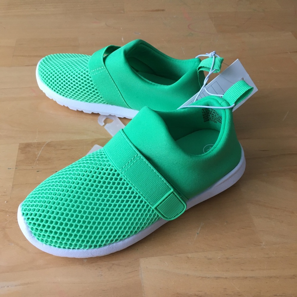 Car & Jack toddler water shoes NWT